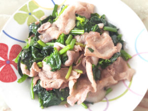 時短！ほうれん草と豚こまのピリ辛甘酢炒め