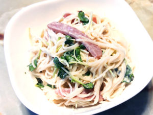 ちゃちゃっと！貝割れとソーセージのそうめんサラダ