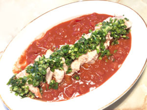 レンジで簡単！鶏むね肉のニラソースがけ