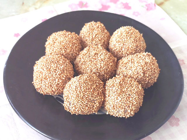 揚げない！あんこタップリのごま団子