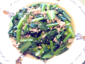 塩ベースで！小松菜と鶏ひき肉の塩炒め