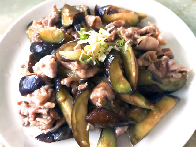 茄子たっぷりで！ナスと豚こまの生姜＆甘酢仕立て