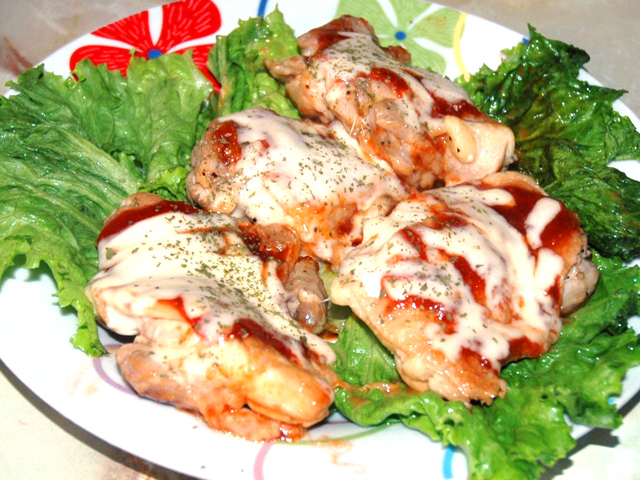 ケチャップソースで！鶏もものチーズステーキ