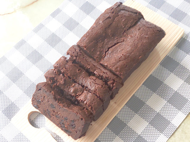 レーズンたっぷり！生チョコ風パウンドケーキ