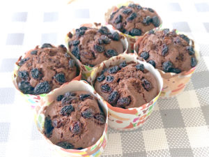 チョコとレーズンたっぷりのしっとりマフィン