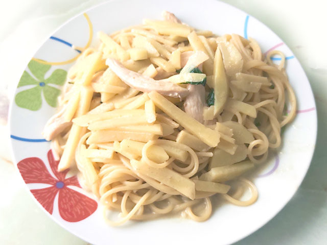 ペーストを使って！グリーンカレーのピリ辛パスタ