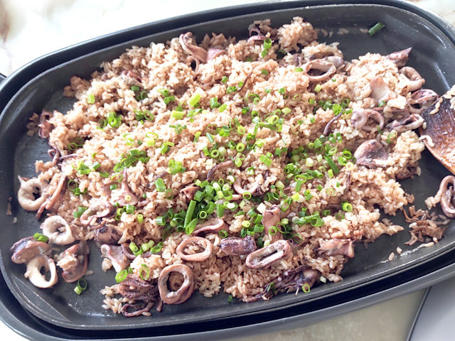 ホットプレートで！イカのシンプルな炊き込みご飯