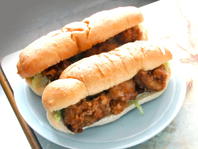 残り物から揚げリメイク！鶏からのコッペパンサンド