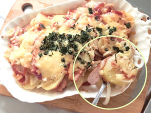 おつまみにも！ソーセージのケチャチーズがけ