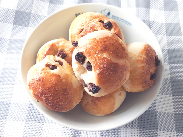 手ごねで作る！ノンバターのプチレーズンパン