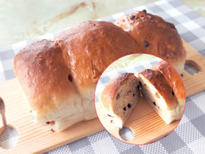 100均の粒ジャムで！チョコバナナチップの食パン