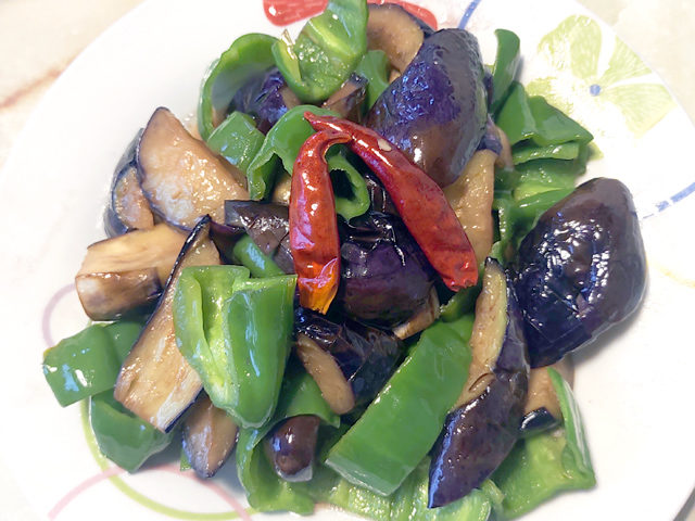 野菜だけで！ナスとピーマンの酢醤油炒め