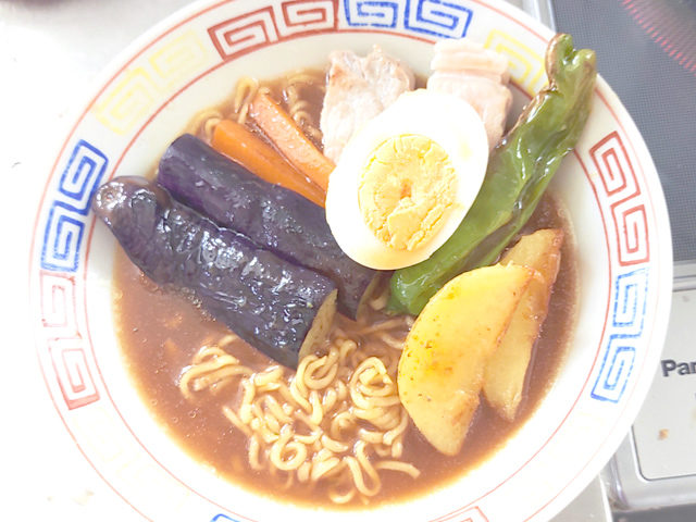 揚げ野菜で！札幌スープカレーラーメンの作り方