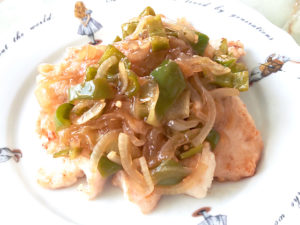 鶏むね肉で！鶏と玉ねぎ・ピーマンの甘酢醤油ソース