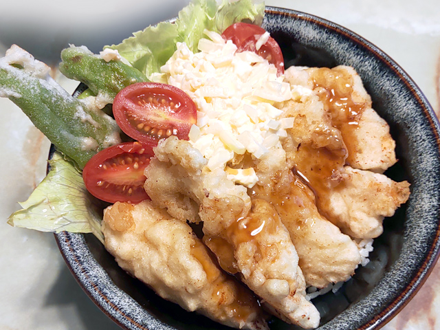 鶏むね肉で！鶏天のタルタル・甘辛ソース丼