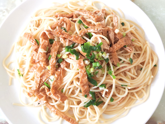 余ったいなりの皮で！和風のねぎと揚げのパスタ