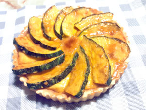 ハロウィンに！かぼちゃとクリチの濃厚タルト