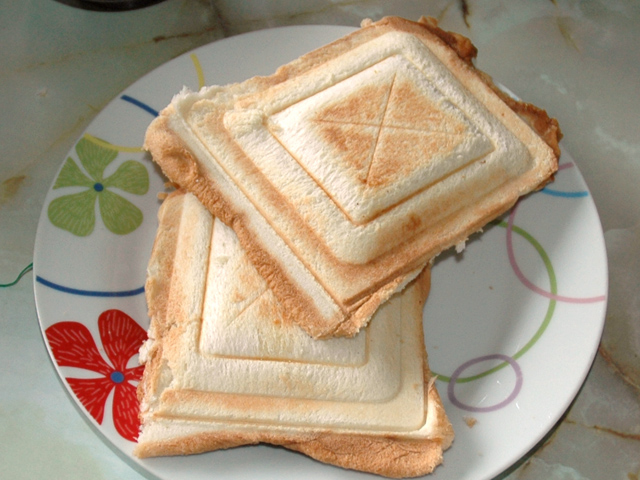 レンジでカスタード！たっぷり挟むホットサンド