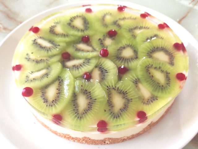 夏の爽やかケーキ！キウイのレアチーズケーキ