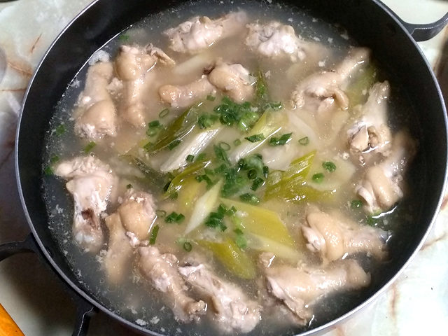 寒い夜にも！サムゲタン風手羽元のさっぱりスープ