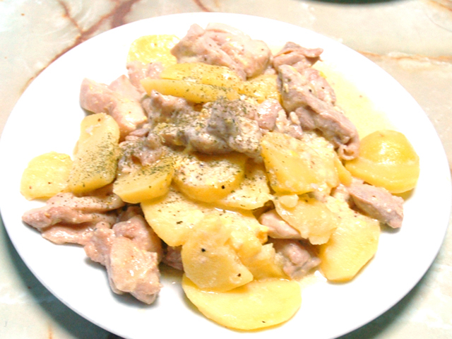 フライパンで完結！鶏モモとポテトのカルボナーラ風