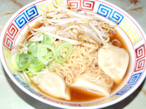 袋ラーメンアレンジ！水餃子入り簡単醤油ラーメン