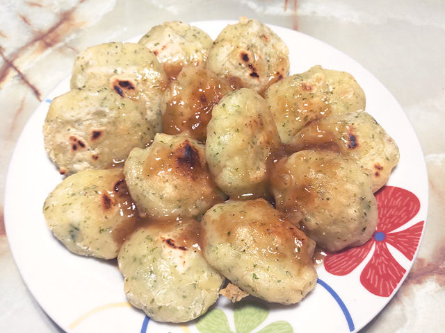 青のりとチーズIN！いも餅のバター醤油ソースがけ