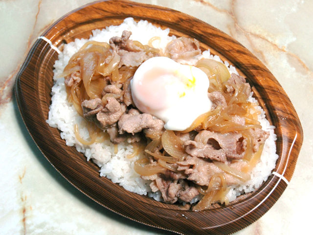 レンジで温泉卵！豚こま肉で作るシンプルな豚丼