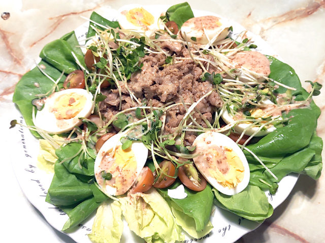 焼き肉仕立ての豚こまで！肉野菜たっぷりサラダ