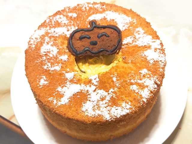 ハロウィンに！南瓜クリーム添えのかぼちゃシフォン