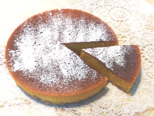 ハロウィンに！シンプルな南瓜のスフレケーキ