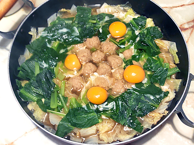 冷凍肉団子で！シンプルな白菜鍋