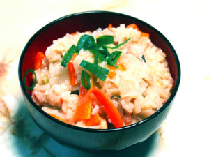 炊飯器で作るから簡単！もち米を使った鶏モモおこわ