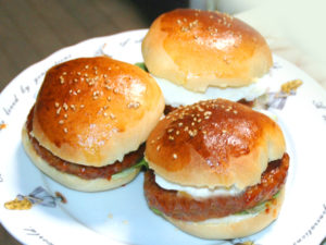 HB使用！パン用米粉で！旨辛ハンバーガー