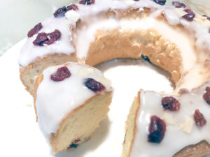 エンゼル型で！ドライクランベリーのスポンジケーキ