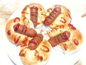 手ごねで作る！ソーセージの総菜パン