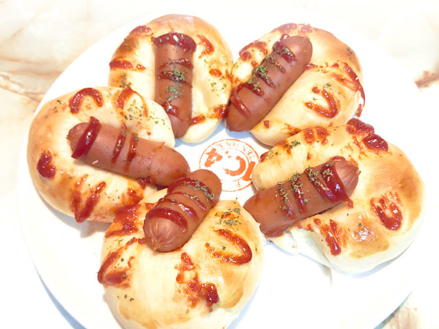 手ごねで作る！ソーセージの総菜パン