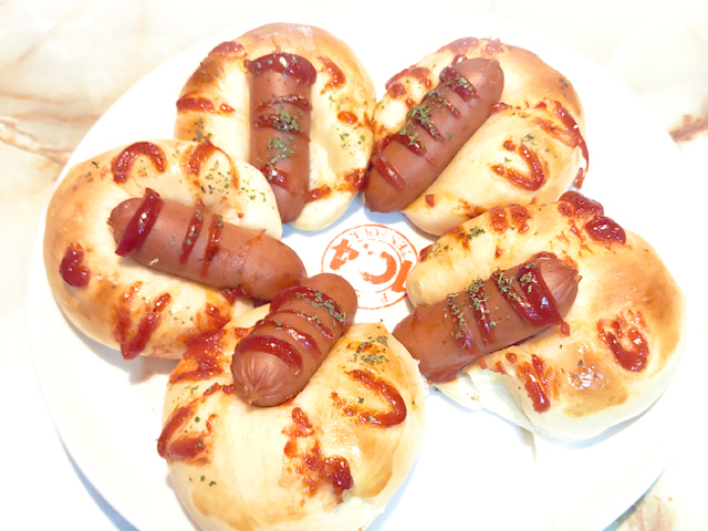 手ごねで作る！ソーセージの総菜パン