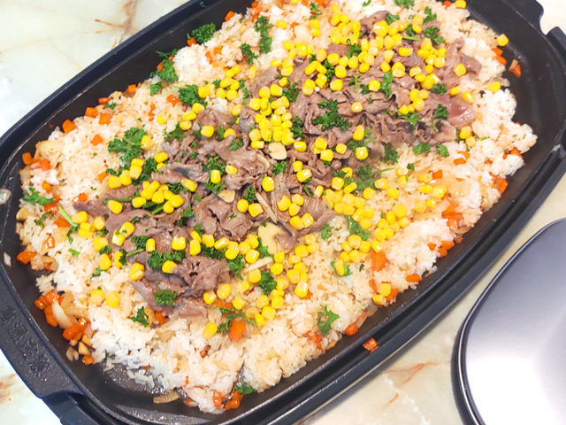 ホットプレートで！牛肉たっぷりのガーリックライス