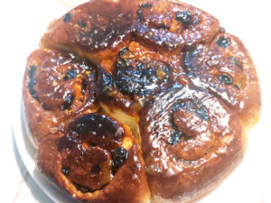 ベイクオフ参照！フライパンでチェルシーバンズ