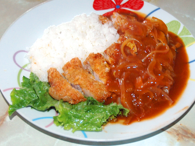 食堂の味が楽しめる？トンカツ乗せハヤシライス