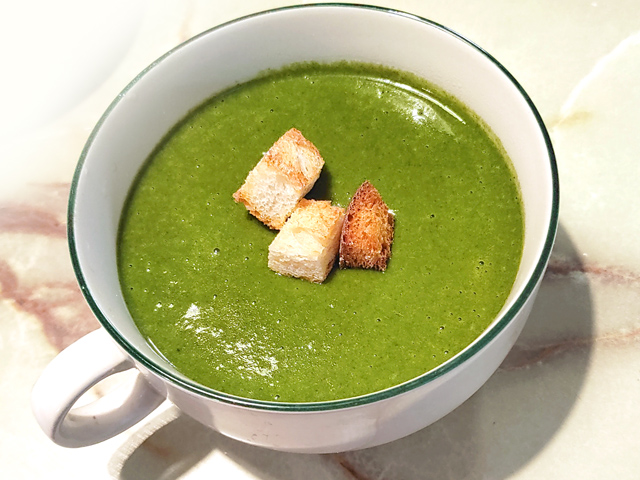 抹茶のようなグリーン！ほうれん草たっぷりポタージュ