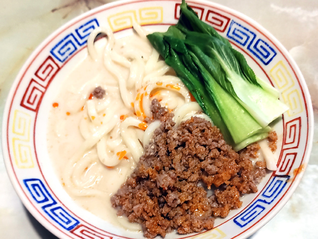 ちょっと本格的？うどんで作る担々麺
