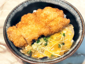 カツがサクサクのまま？とじないカツ丼