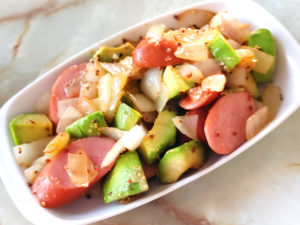 メイン具材3つ！アボカドとソーセージのジャーマン風