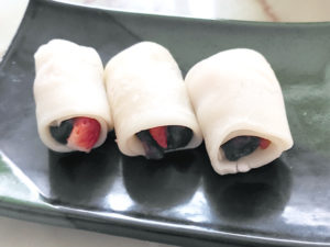 春分の日にも！苺のモチモチあん巻き