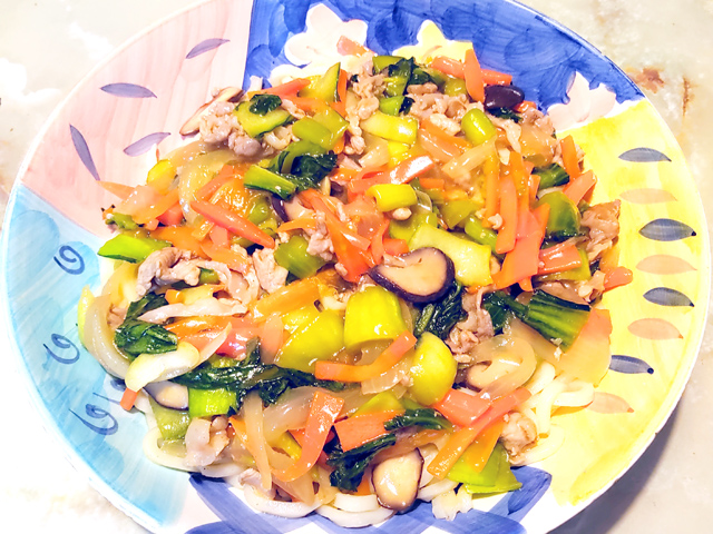 具沢山のあんかけをたっぷり！あんかけ焼うどん