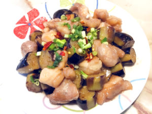 すっぱくてなぜ美味しい？鶏とナスの揚げ焼き炒め