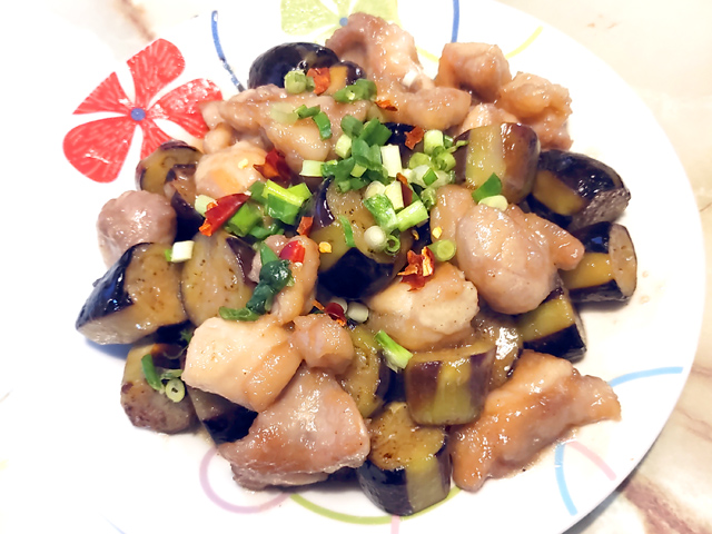 すっぱくてなぜ美味しい？鶏とナスの揚げ焼き炒め