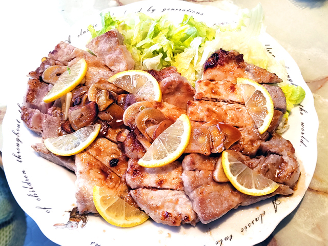 ガーリックの効いた！豚ロース肉の和洋中トンテキ